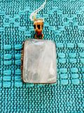 Colgante de cuarzo y cobre